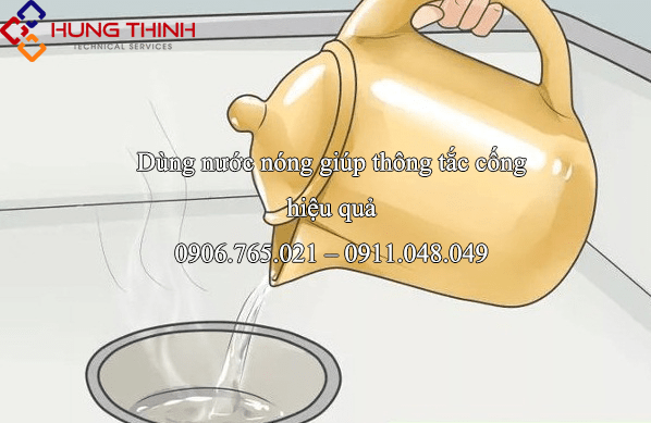 cach-thong-cong-nhet-bang-nuoc-nong